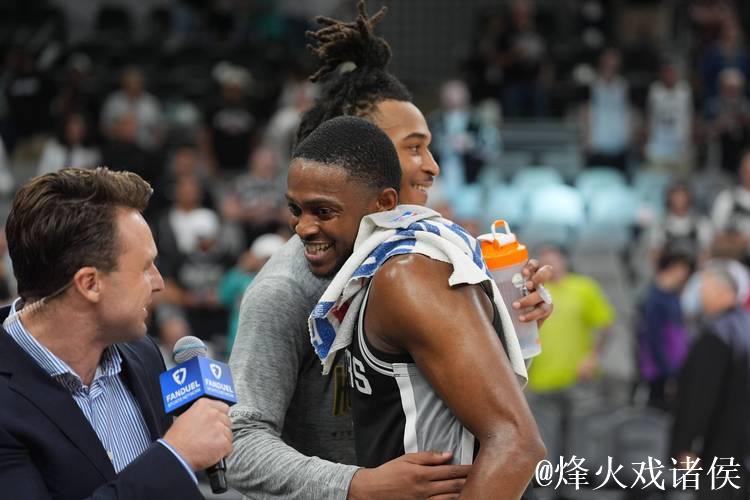 文班甘为球队铺路!马刺全员发力击败雷霆 展现顶尖强队实力 文班甘为球队铺路!马刺全员发力击败雷霆 展现顶尖强队实力